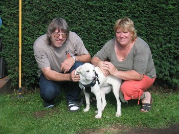 Maeve mit Familie